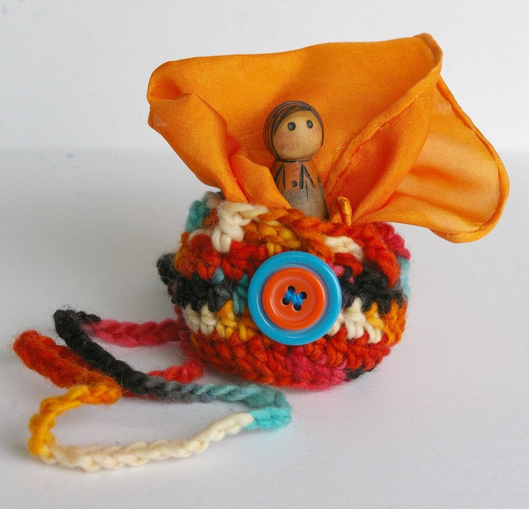 Peg Doll and Treasure Pouch : Natural Toy Set (Wooden Doll, Wearable Pouch or Purse and Playsilk)