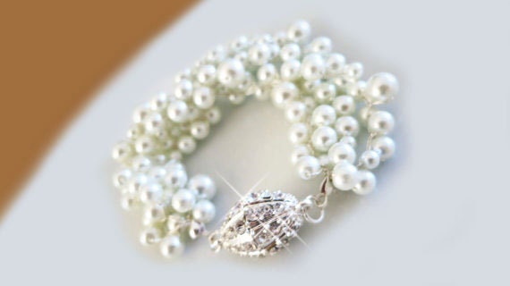 Wedding Pearl Bracelet, Chunky Bridal Bracelet, Pearl Bracelet with White Pearls and Rhinestone, Wedding Jewellery