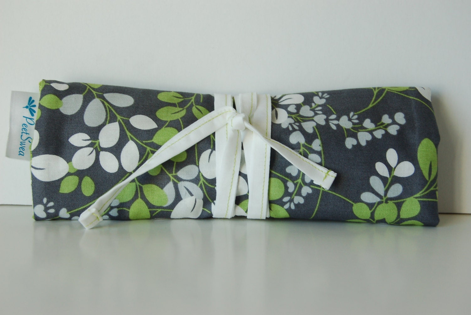 Jewelry Bag Roll Gray and Green Leaves