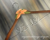 Bride Wire Hangers Painted Tiger Lily Brown Walnut Wood Wedding Dress Hangers Bridal Accessories Wedding Photo Props