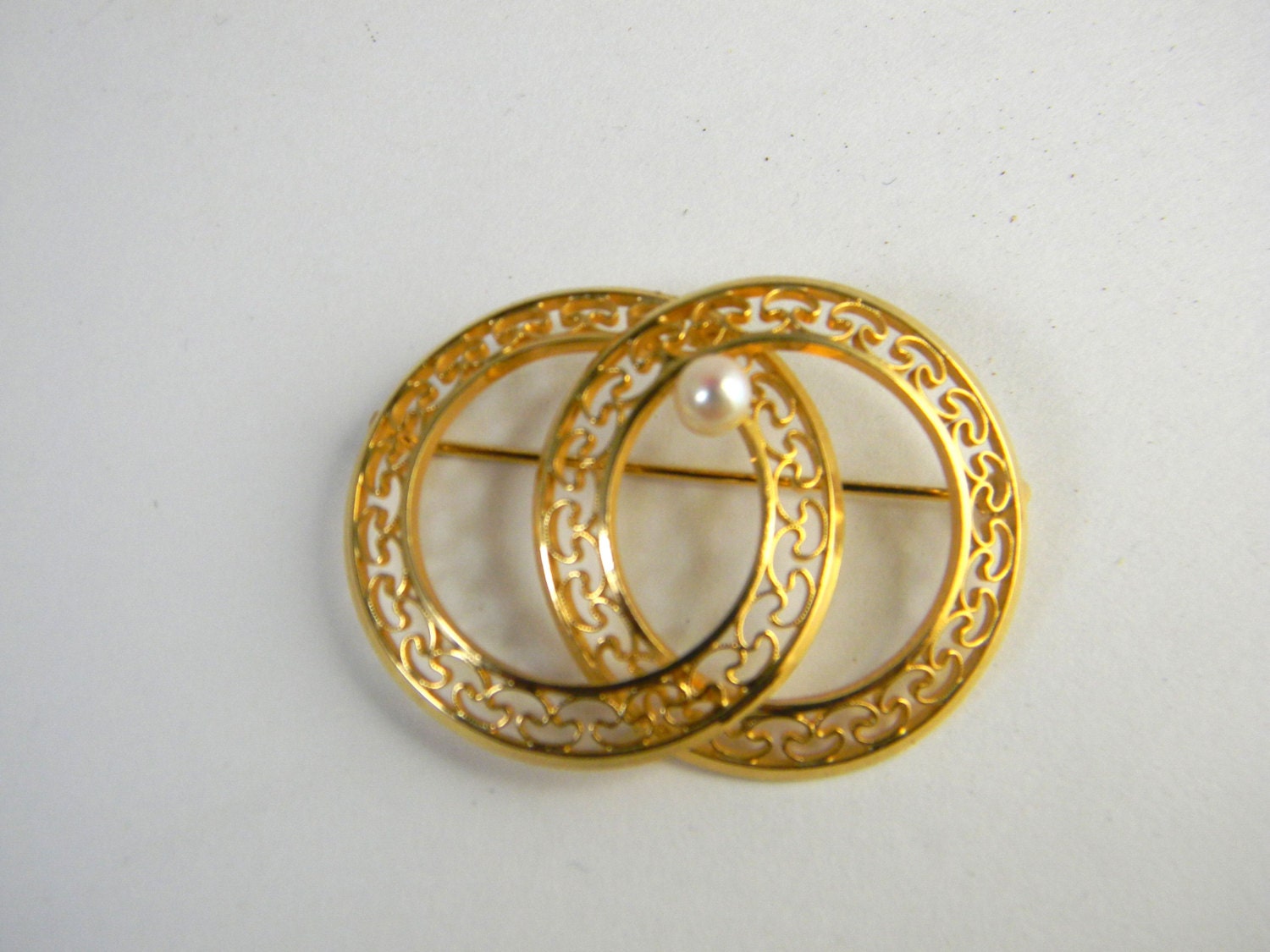 Vintage brooch 12K Gold filled  yellow gold - circles, with pearl