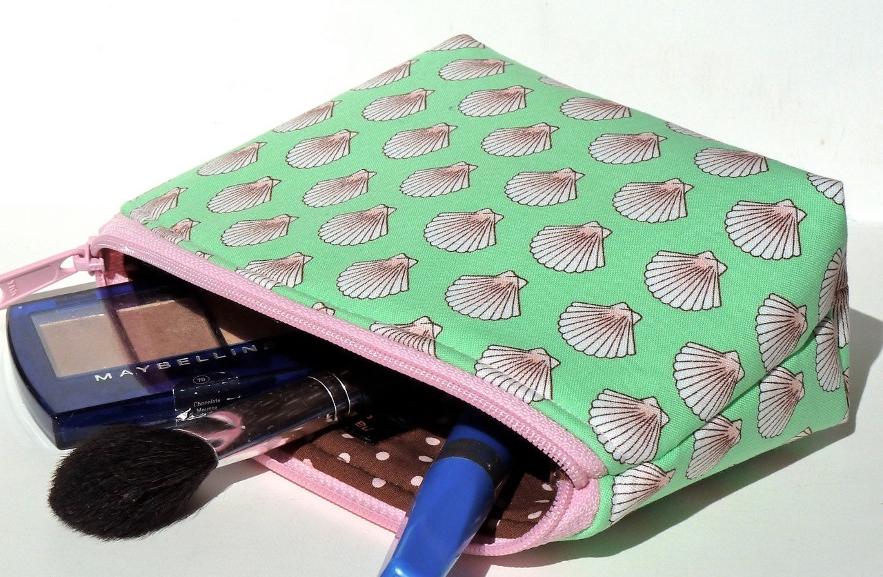 Mint Green Makeup Bag/Zippered Pouch Padded Flat Bottom Round Top Scallop Shells
