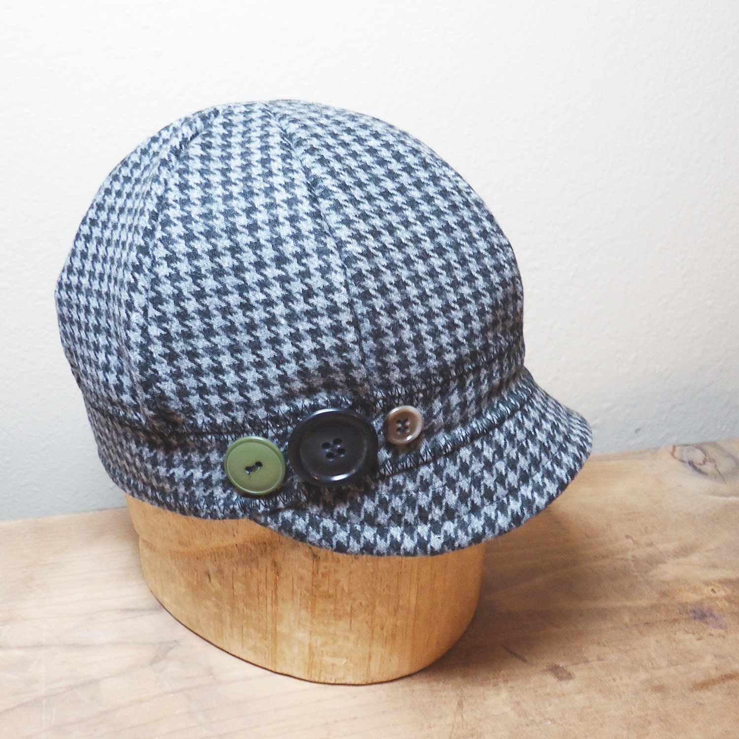 Size S or M Womens Hat Grey and Black Wool Houndstooth
