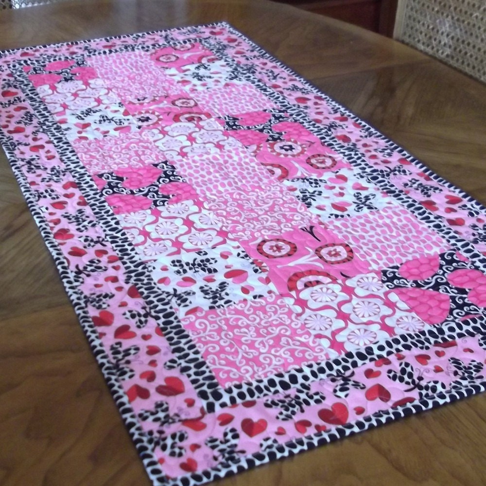 Heart Garden Tablerunner