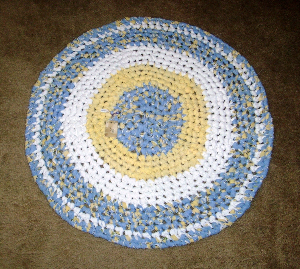 Cottage Chic Crocheted  28" inch Round Rag Rug Bright Cheerful Coaster Table Runner Shabby Primitive Reversible