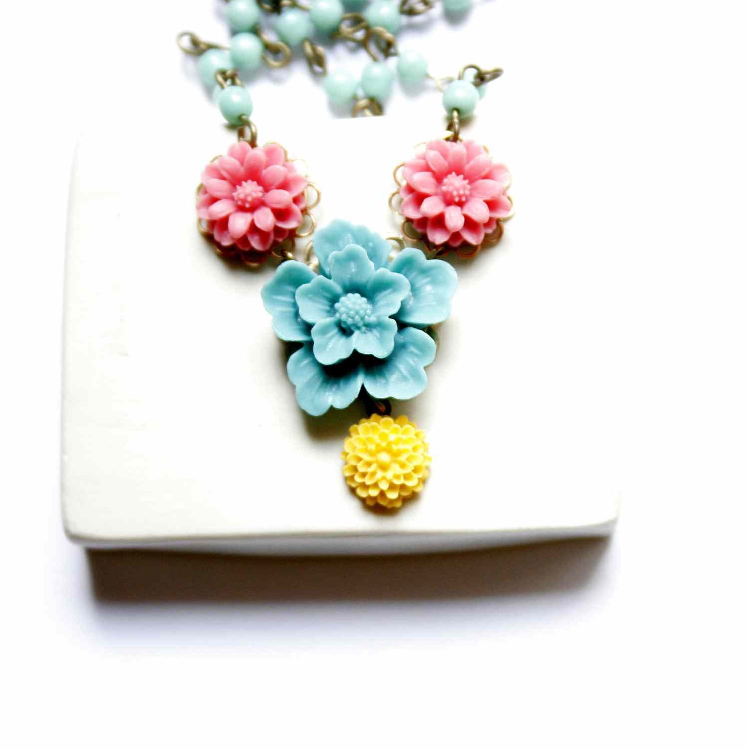 Necklace with Flowers in Turquoise, Pink and Yellow colors with glass beads - Bouquet for you