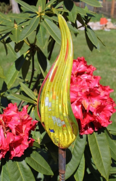 Sunshine Yellow Glass Leaf Garden Art Sculpture Outdoor Decoration Garden Finial