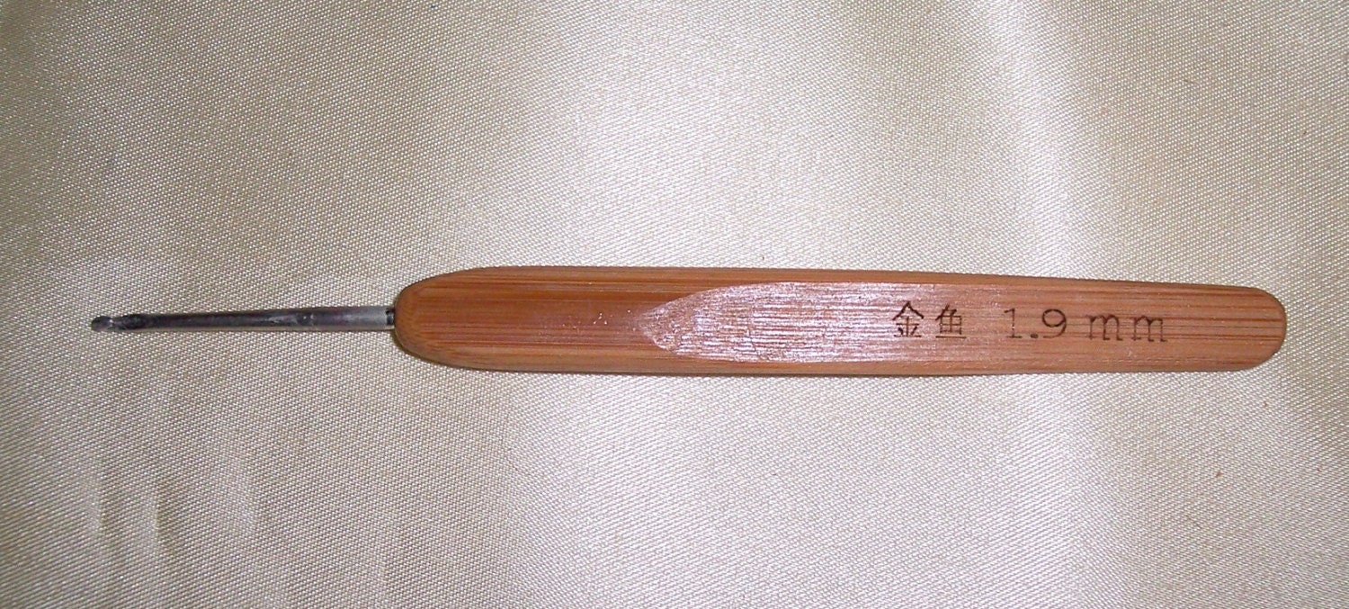 1.9mm bamboo handle aluminum crochet hook