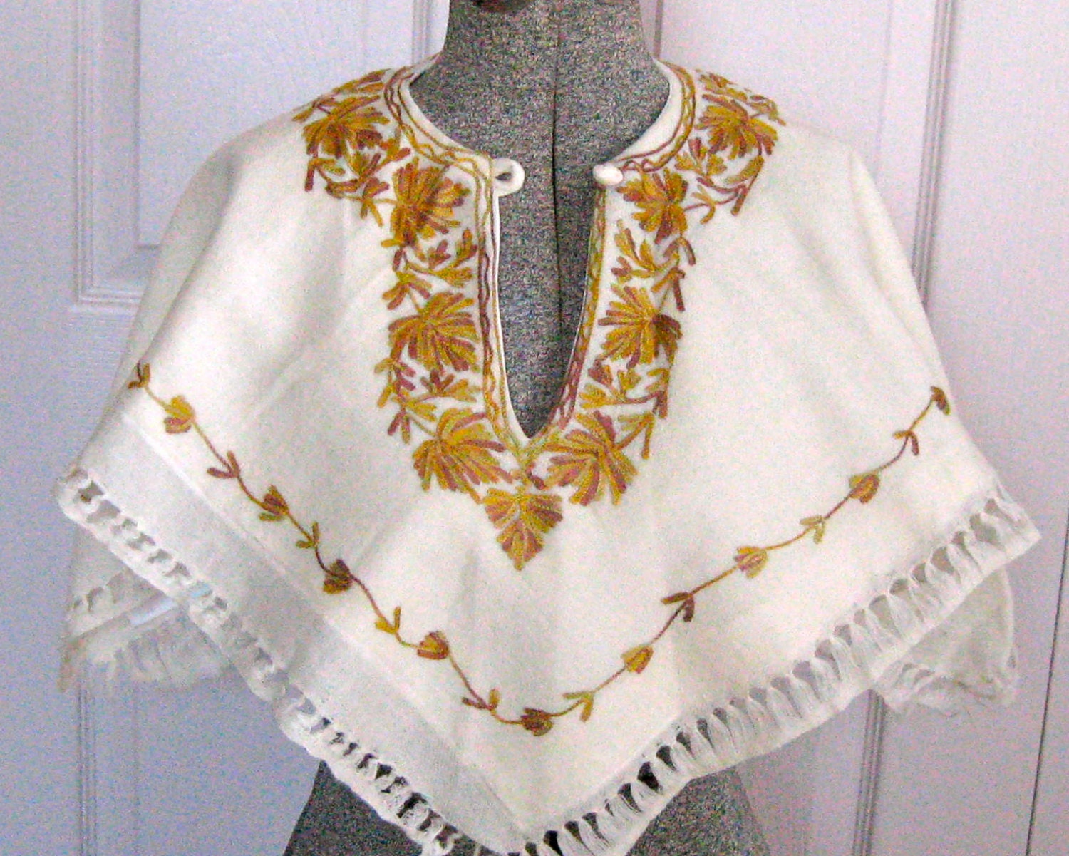 Vintage Crewel Embroidered WOOL PONCHO 1970s