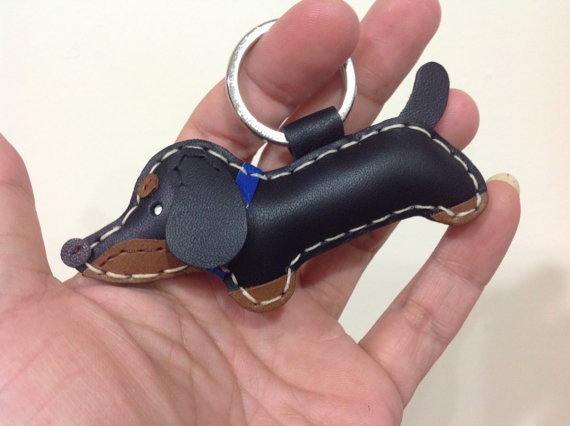 Aki the Dachshund Leather Keychain ( Black / Blue collar )