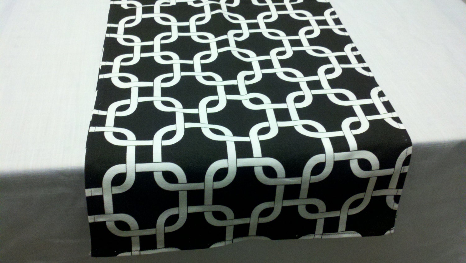 MODERN TABLE RUNNER Black and White Geometric Cage Chain Print Table Runner Wedding Bridal HOme