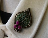 Felt and zipper  leaf brooch with magenta felt beads