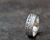 Narrow Duck Band Wedding Ring for Men and Women - Unisex Personalized