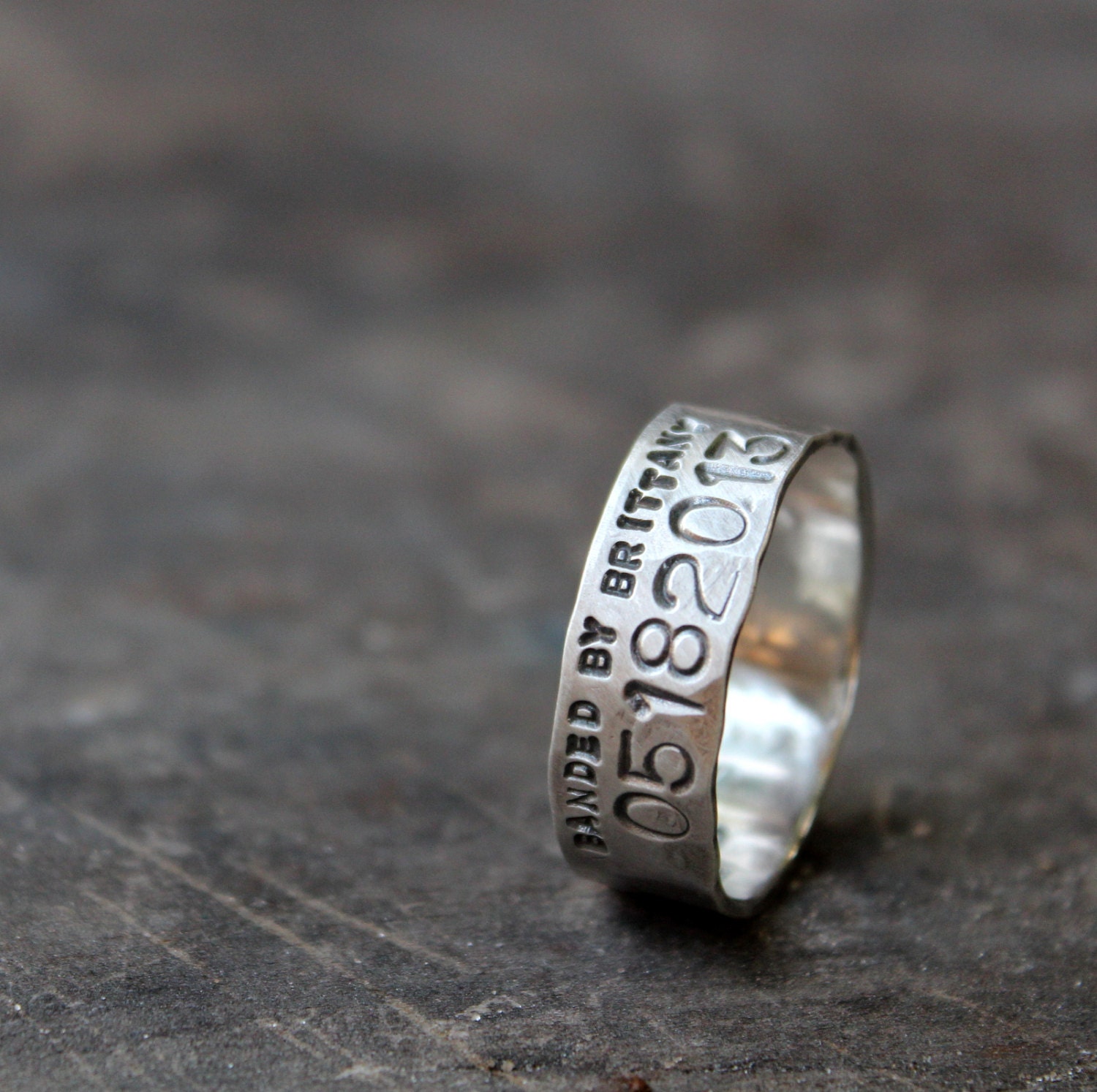 Narrow Duck Band Wedding Ring for Men and Women - Unisex Personalized
