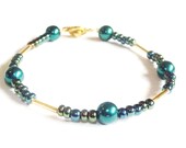 Emerald green bracelet with gold colours