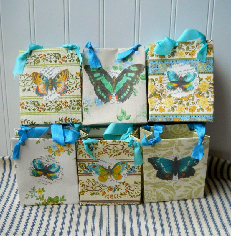 6 vintage wallpaper gift bags small with butterflies and French text grp1