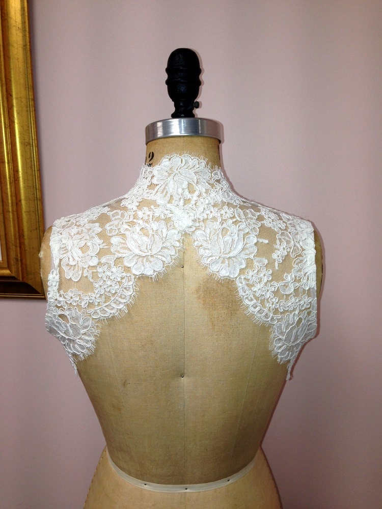 Sleeveless Keyhole Back Alencon Lace Bridal Bolero