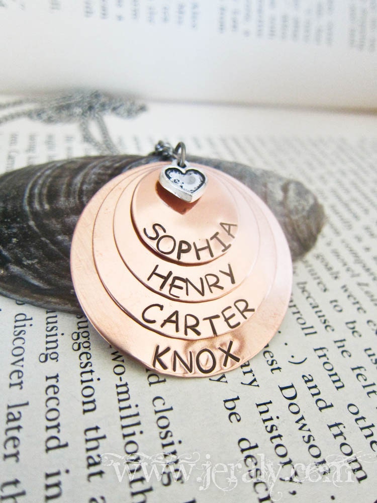 Four Names Disc Necklace with Design Charm - Kids, Children, Family, Mom, Mommy, Mother, Grandma, Grandmother