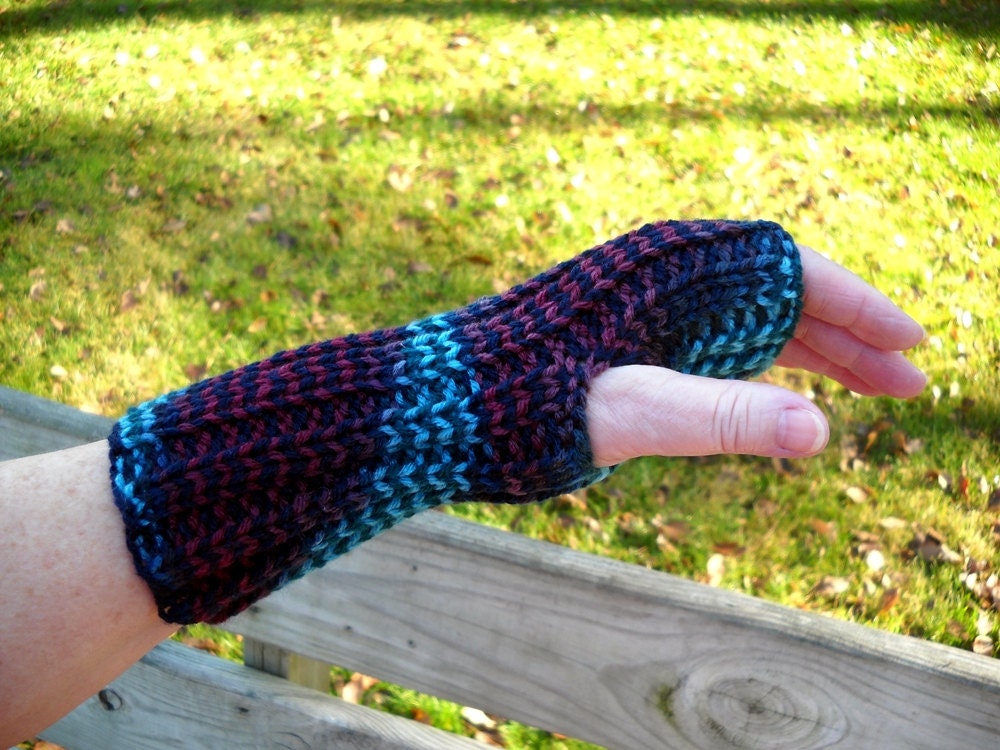 Handknit fingerless gloves, shades of blue n plum, seamless, vegan, one size, unisex, gloves without fingers