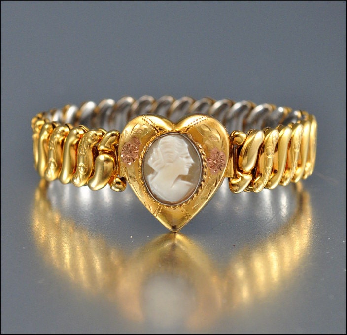 Cameo Heart Sweetheart Bracelet Locket 12K Rose Gold Vintage 1940s Jewelry Expandable Bracelet