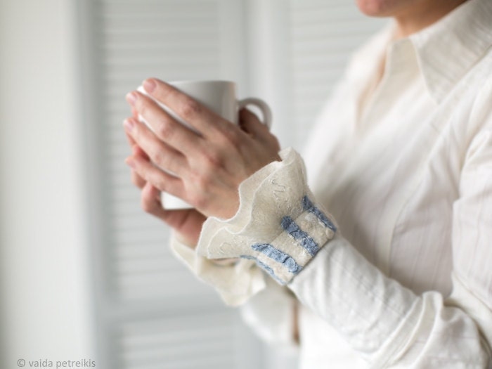 Felted cuffs / wool arm warmers in off white ivory and jeans blue linen lines Ruffled elegance Ready to ship