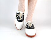 Vtg 70s Saddle Booties / Flat Tuxedo Wingtip Black and White Oxfords Womens 8