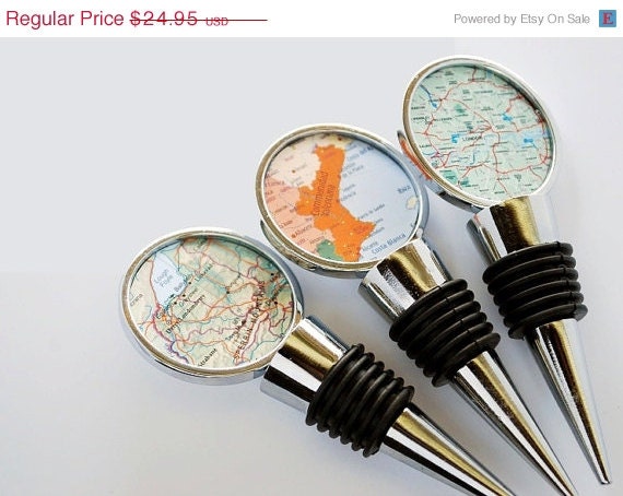 SUMMER SALE - Custom Map Wine Stopper Wedding Favor, Anniversary Gift, Birthday Gift, World Traveler