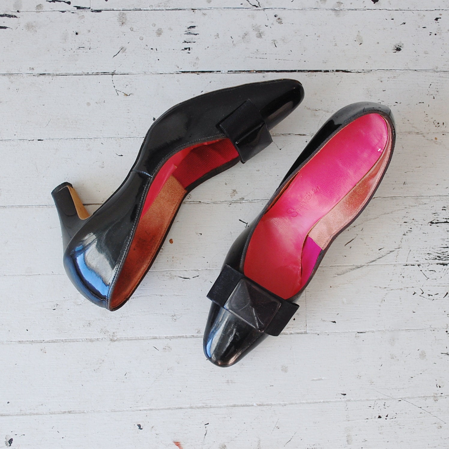 SALE 1960s shoes / patent leather 60s shoes / Diabolique heels