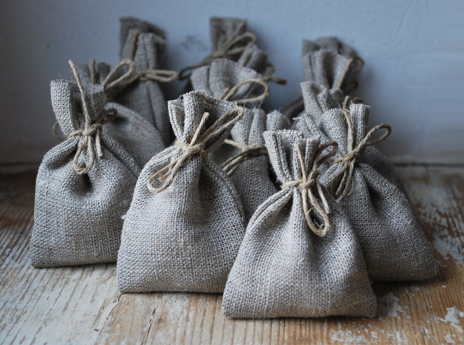 Burlap Linen Favor Bags. Plain. Design No 5 . Set of 20 . Size: 3 1/2" ( 8.5cm ) x 2 1/2" ( 6cm )