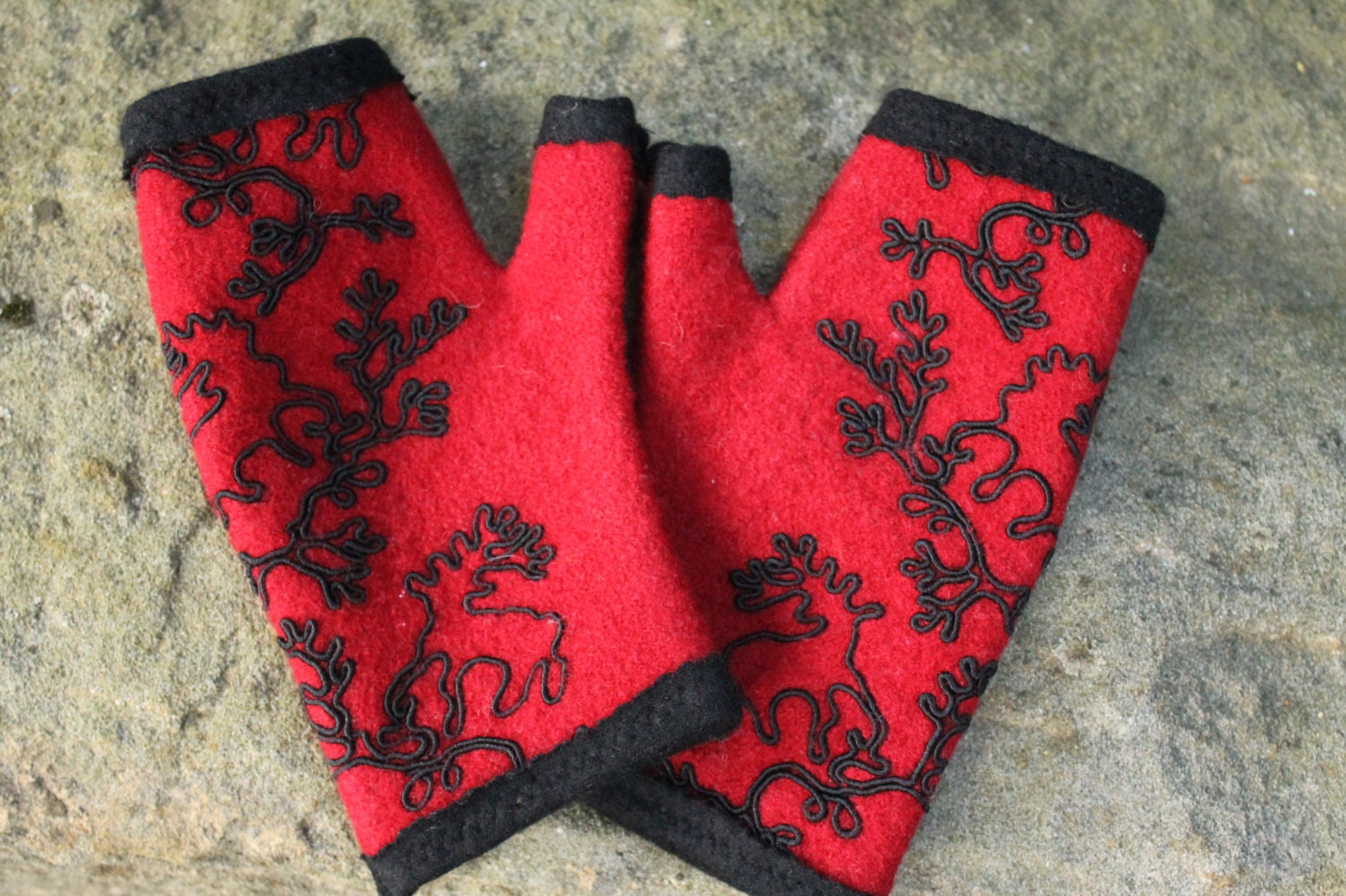 Recycled wool and cashmere fingerless gloves.  Soutache embellishment.  Reindeer on red wool.  Black lining.