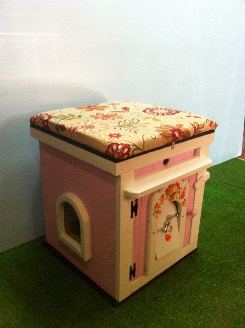 CLASSY outdoor HEATED CAT house, bed, shelter