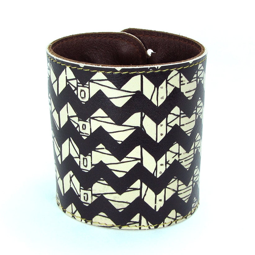 Leather cuff / wallet wristband - Bold Zig Zag tribal