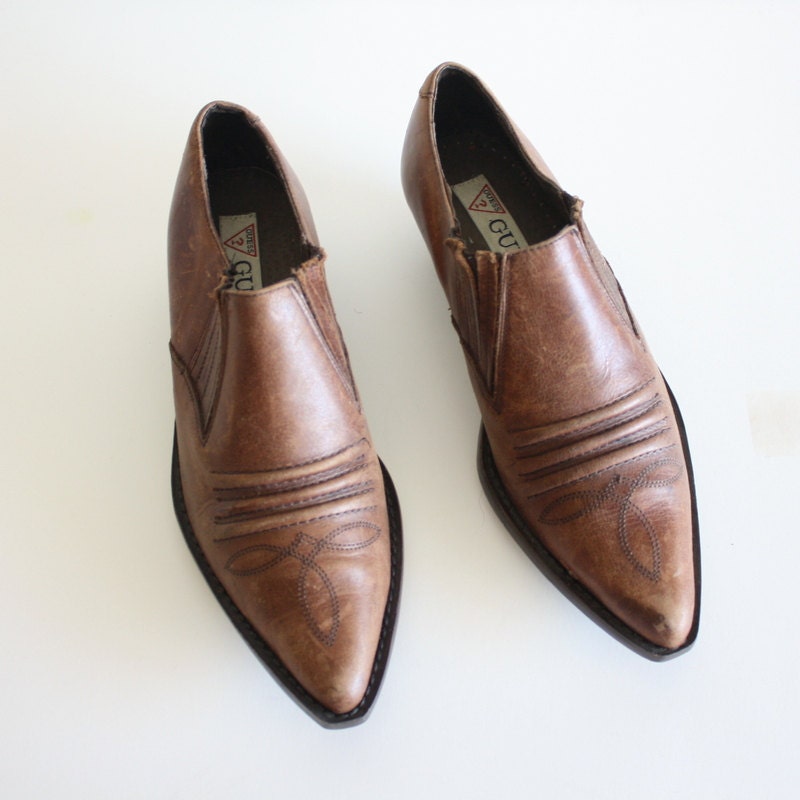 size 6 vintage GUESS  leather winklepicker ankle booties