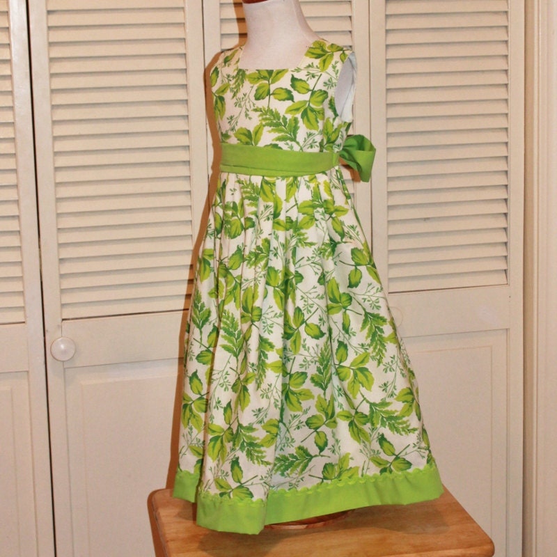 Girls Party Dress, Spring Dress, Easter Dress, Flower Girl Dress, in White and Green