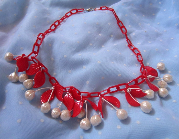 1940s Style Chain Necklace - Red Cherry