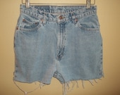 HALF OFF TODAY Womens levis size 12 light wash denim jean cut off shorts
