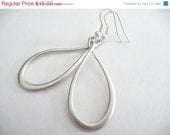 ON SALE The SIlver  Ellen earrings