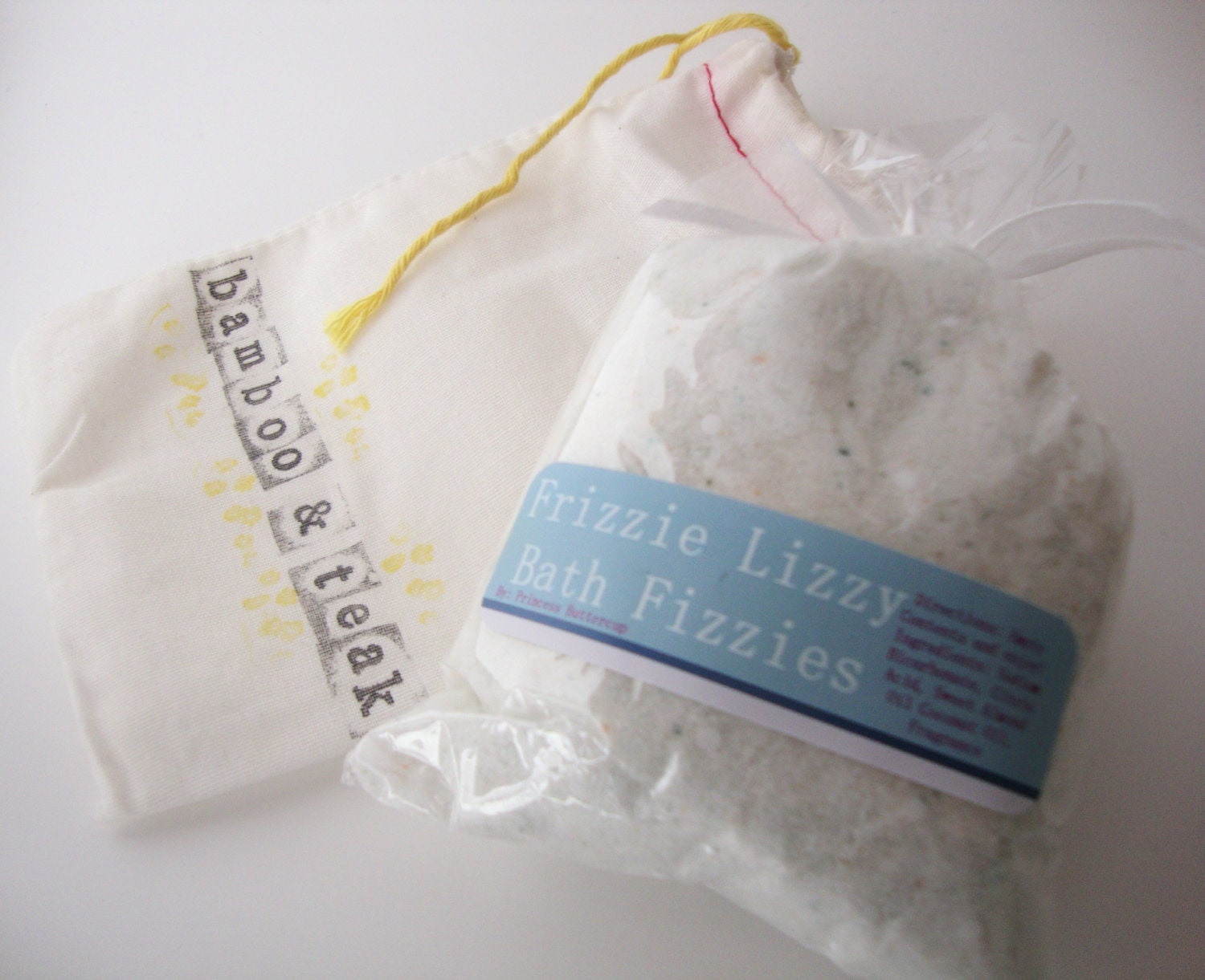 Bamboo and Teak Frizzy Lizzy Bath Bomb