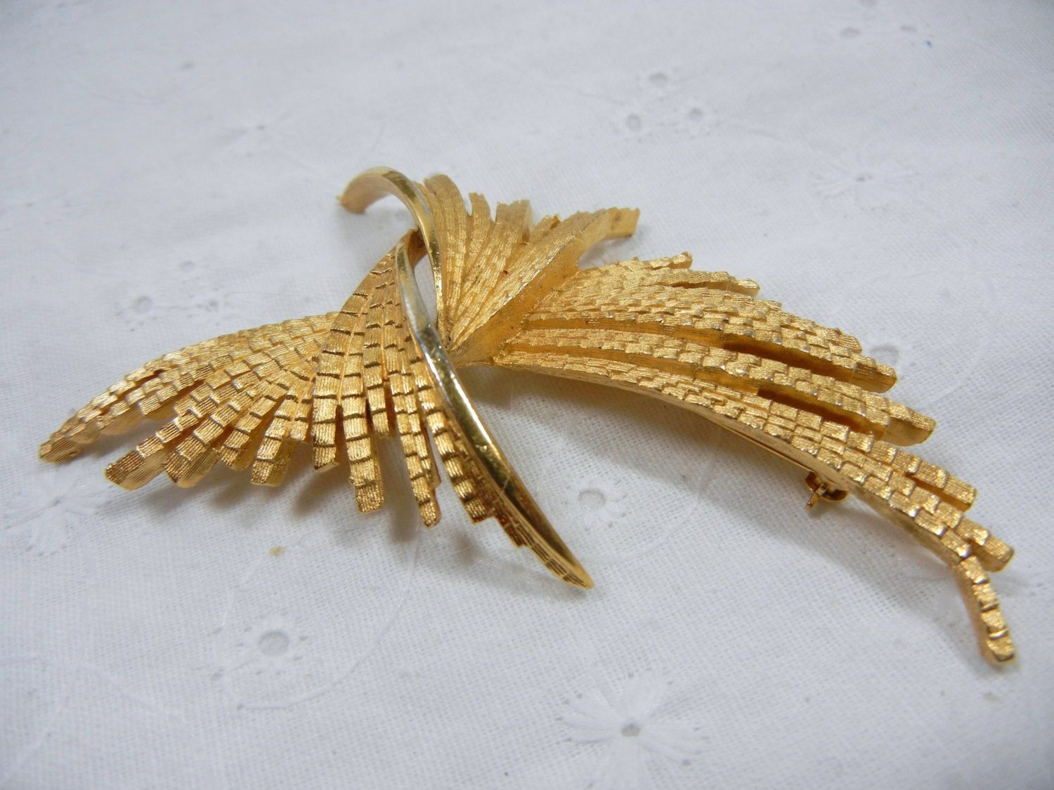 Gold Trifari Brooch, Gold Trifari pin with reeded sprig design, costume jewelry, big pin, shiny and matte, Vacation SALE