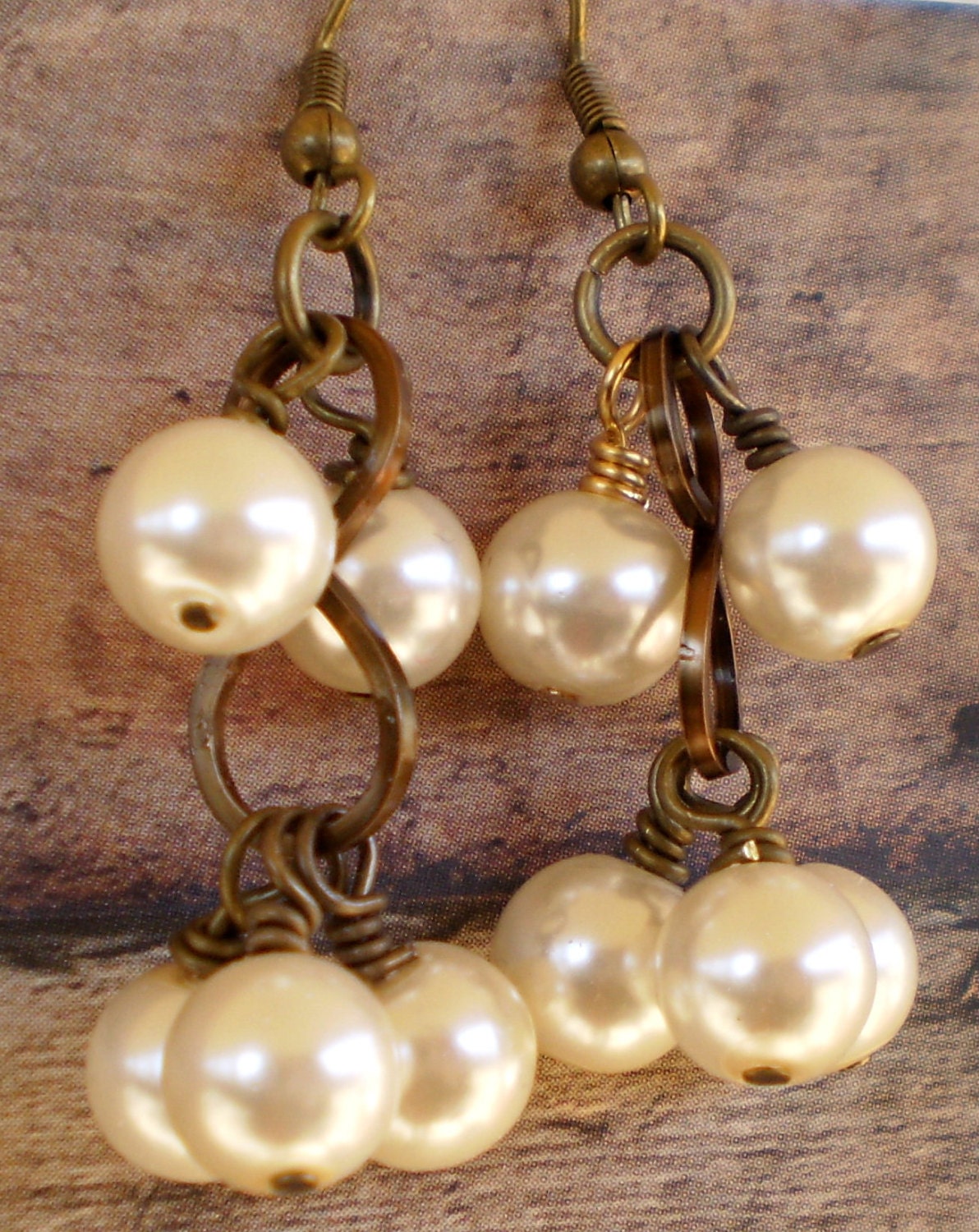 Hippy Hippy Shake Ivory Pearl Earrings