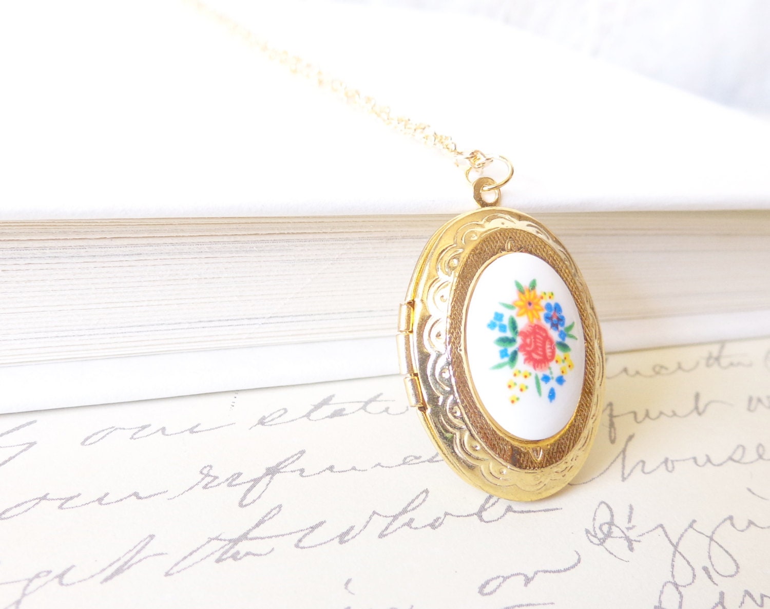 Vintage Floral Locket Necklace 16k Gold Plated - Gold Locket - Oval Locket - Keepsake - Vintage Limoges