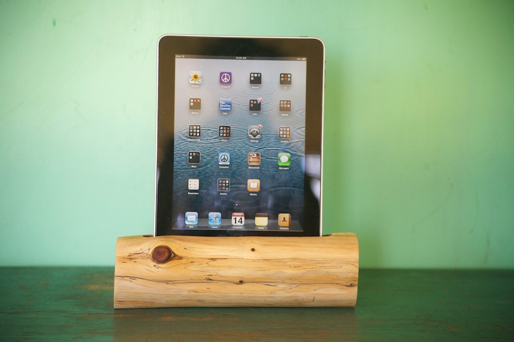 iPad. iPad2. iPhone. iPod docking station handmade of Cedar by woodtec