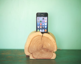 woodtec iPhone 4s / iPod charging stand