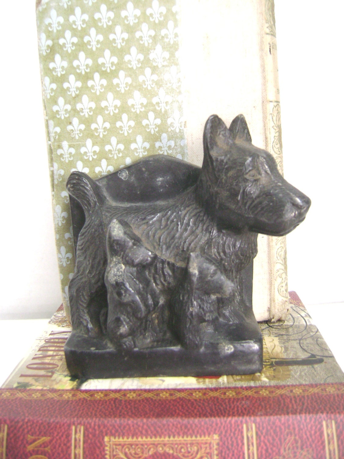 Vintage Scottie Dog Book End, Scottish Terrier, Mother Dog and Two Puppies, Cast Iron Metal, Valentine Puppy Love or Mother's Day