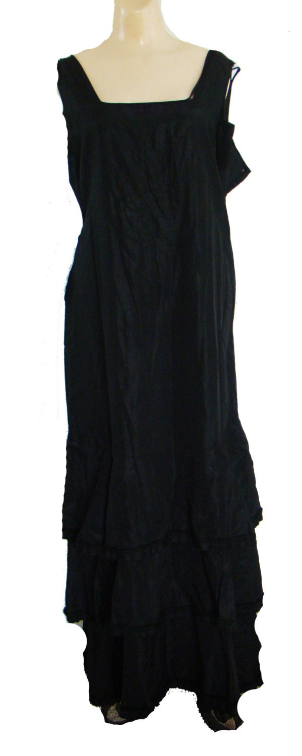 1920s Antique Taffetta Flapper Dress / Black Gatsby Gown For Study Only