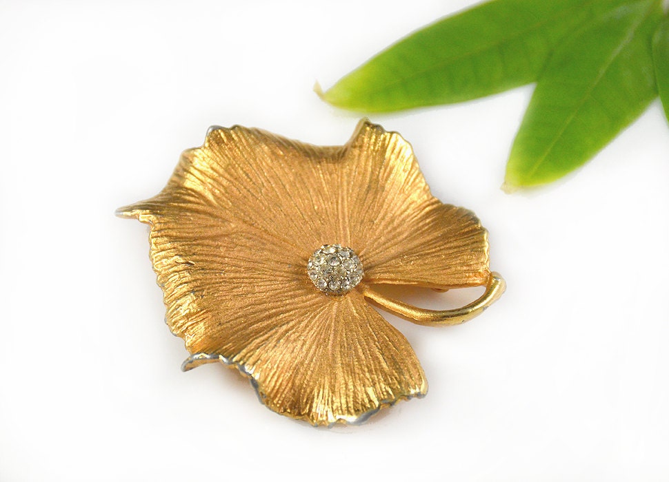 Gingko Leaf Pin Gold Rhinestone Brooch Fall Autumn 50s Vintage - 2623