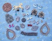 Big destash of vintage jewelry pieces