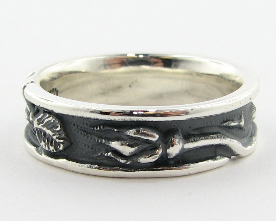 Rosebud Band with Raised Edge in Silver, Made to Order