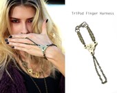 TRIPOD - Triangle Bike Chain Finger Wrist Harness