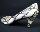 python heels. 1980's snakeskin pumps / high heels. 8B / 8 Medium.